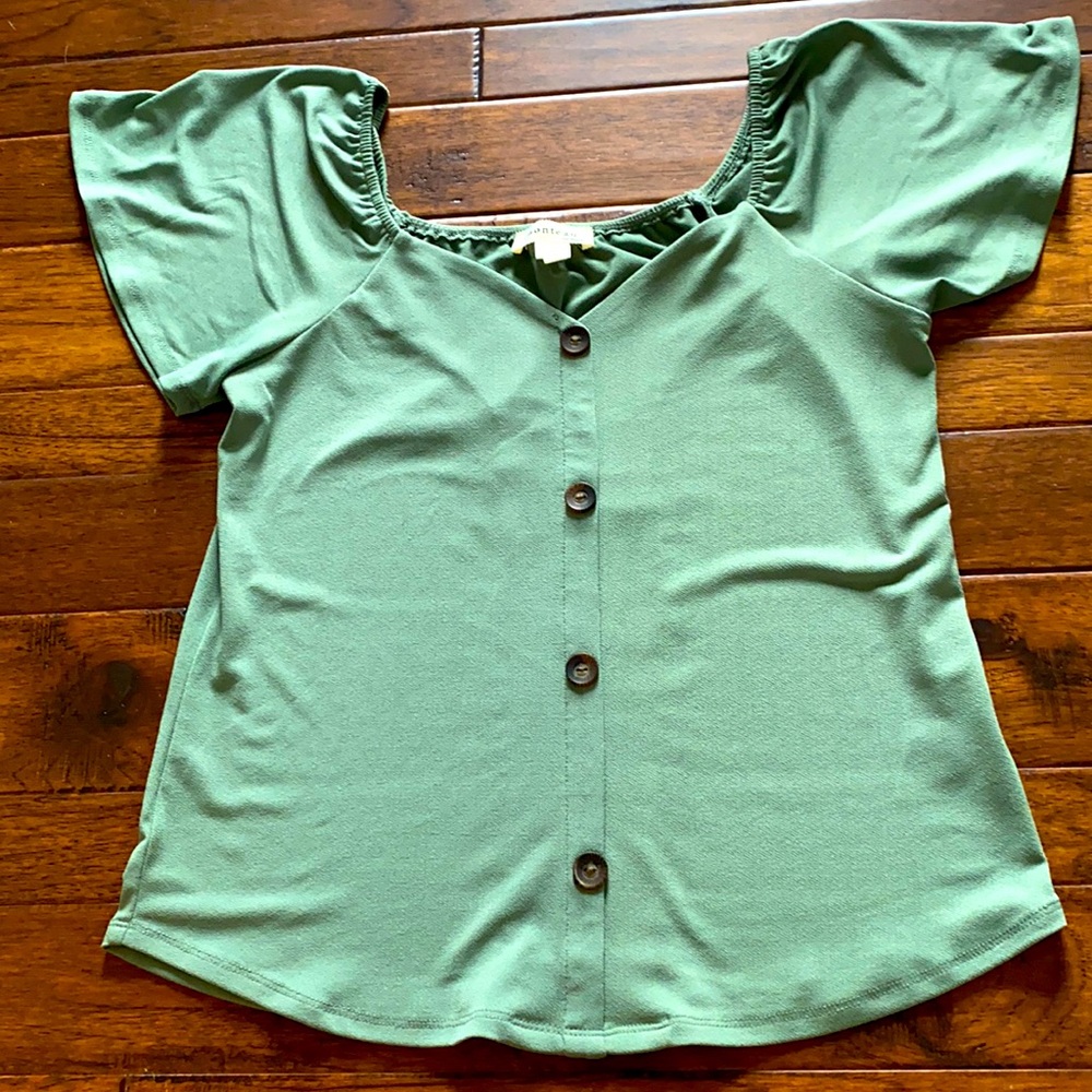 Flutter sleeve blouse